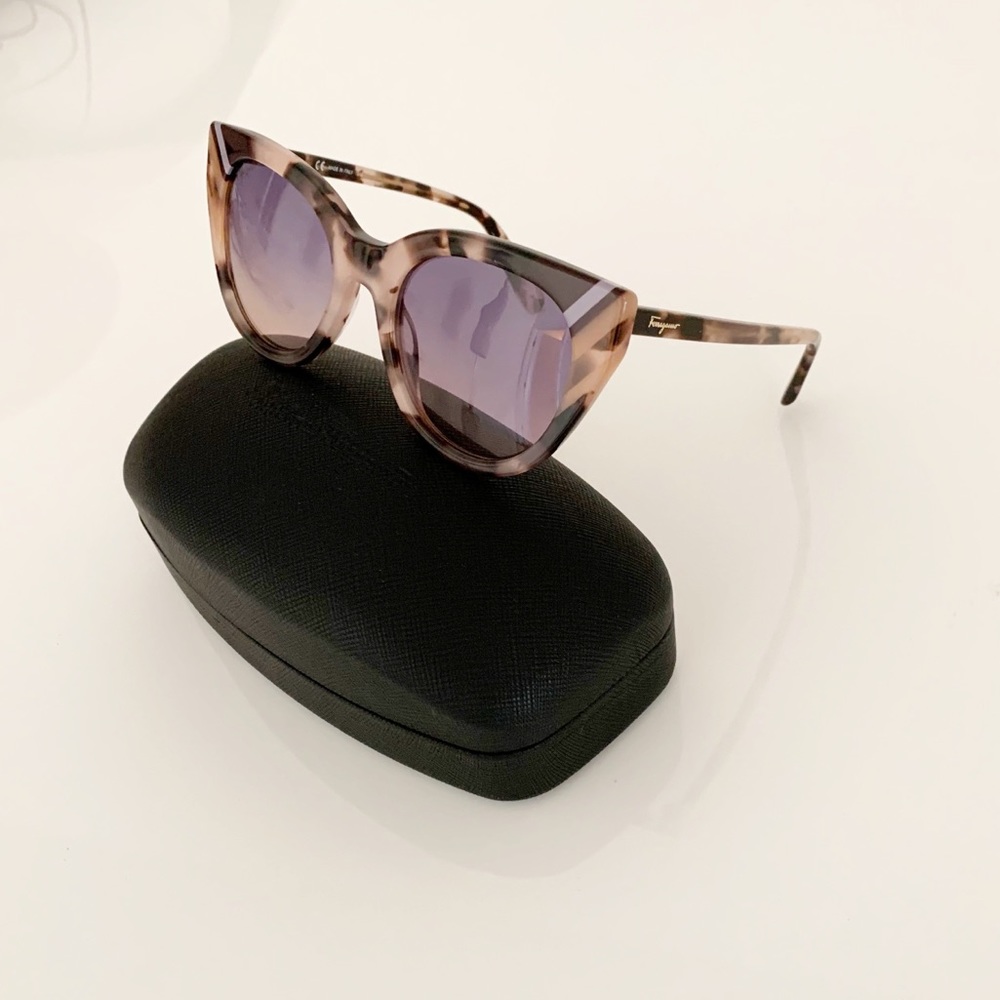 Salvatore Ferragamo Sunglasses, New - Picture 2 of 11